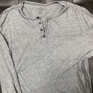 American Eagle Deep V